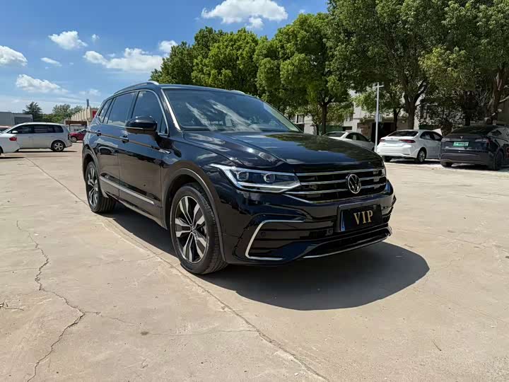 Volkswagen Tiguan L Pro, 2023 — фото 2 из 9
