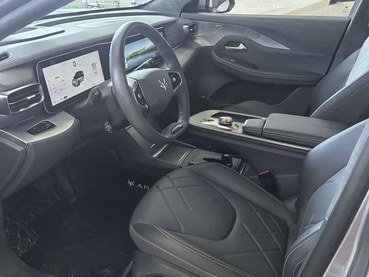 BAIC Arcfox Alpha S6, 2025 — фото 6 из 9