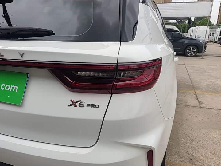 Geely Vision X6, 2023 — фото 8 из 9