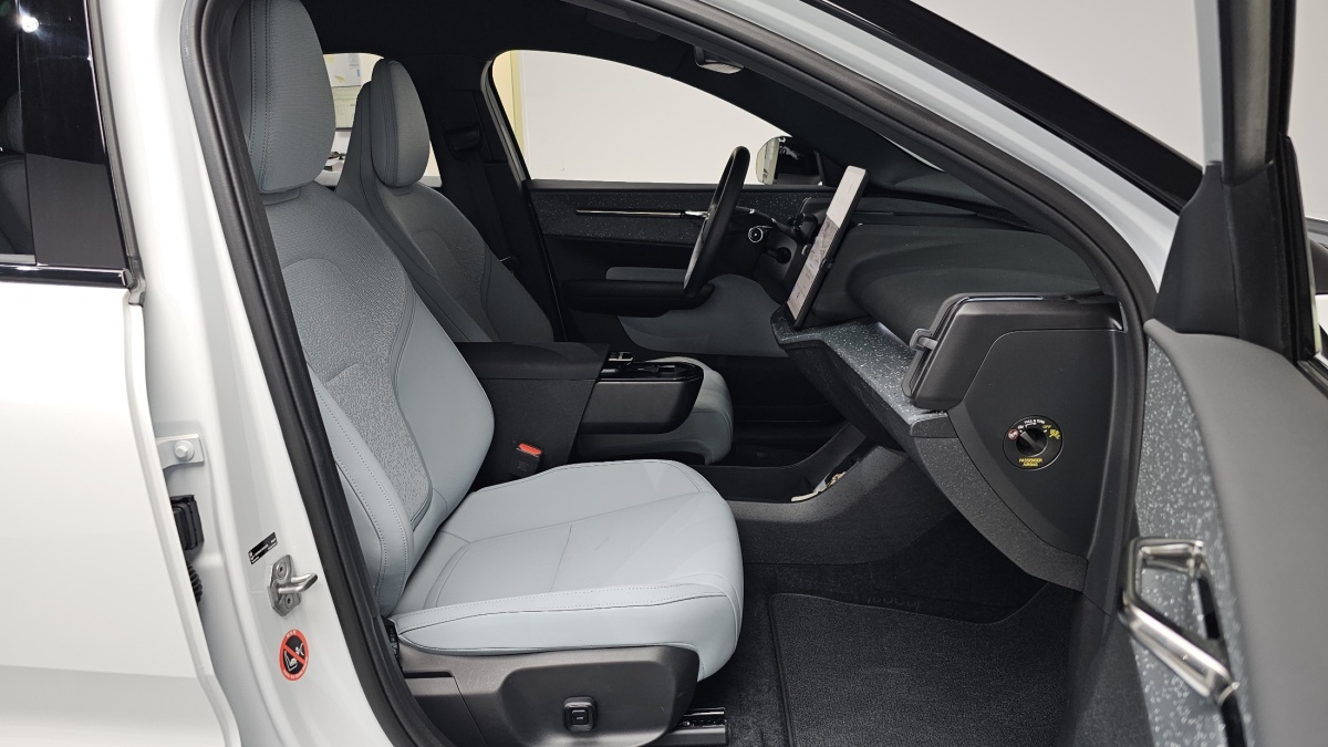 Volvo EX30, 2025 — фото 11 из 12