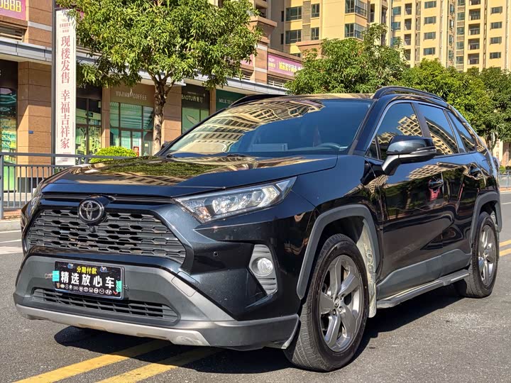 Toyota RAV4, 2021 — купить в Москве под ключ