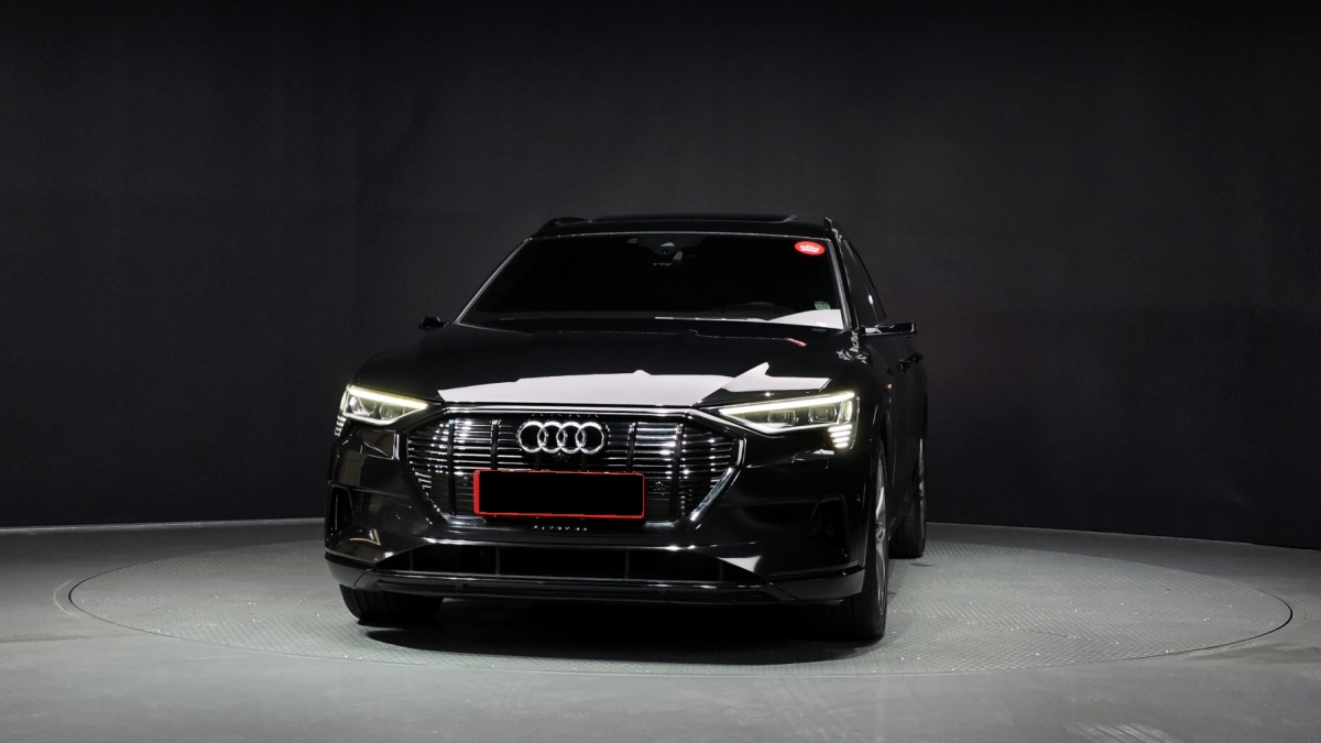Audi e-tron, 2022 — фото 3 из 12
