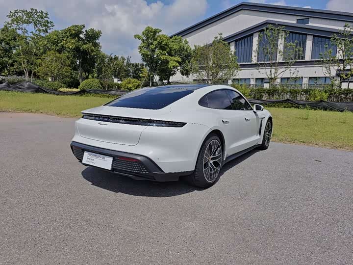 Porsche Taycan, 2023 — фото 7 из 9