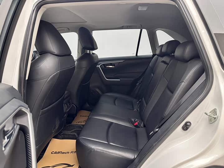 Toyota RAV4, 2023 — фото 9 из 9