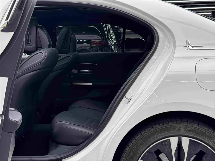 Mercedes-Benz C-Class Hybrid, 2023 — фото 7 из 9