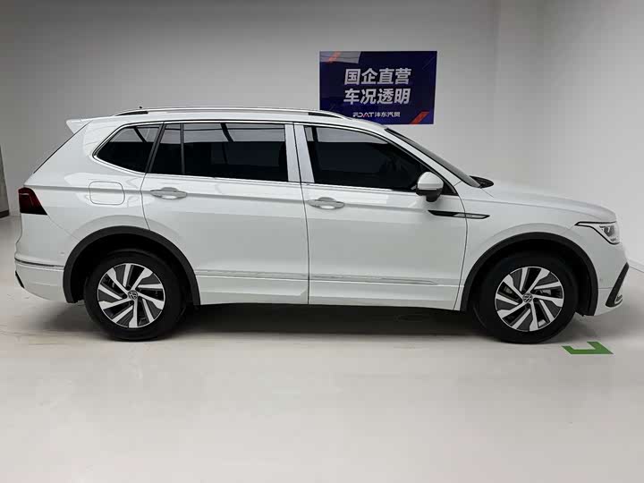 Volkswagen Tiguan L Hybrid, 2024 — фото 7 из 9