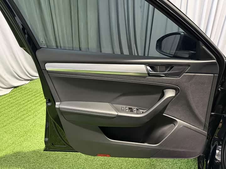Skoda Superb, 2023 — фото 7 из 9