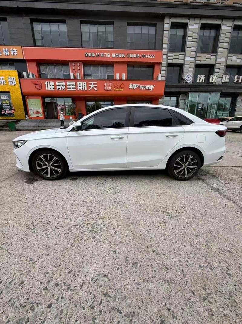 Geely Emgrand, 2021 — фото 4 из 12