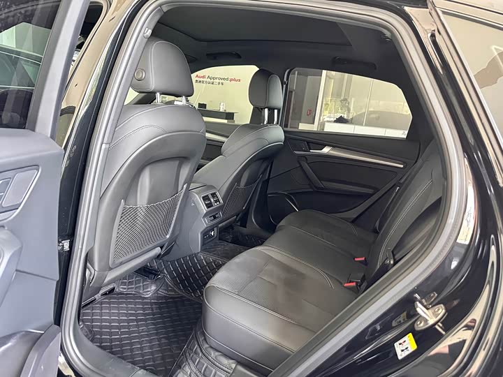Audi Q5L Sportback, 2023 — фото 6 из 7