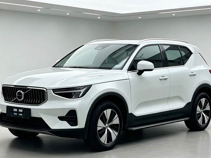 Volvo XC40, 2023 — фото 5 из 9