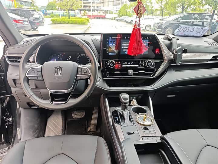 Toyota Crown Kluger, 2025 — фото 6 из 9