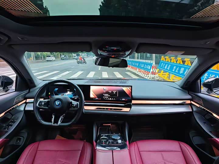 BMW i5, 2025 — фото 5 из 9