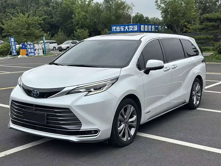Toyota Sienna, 2023 — купить в Калуге под ключ