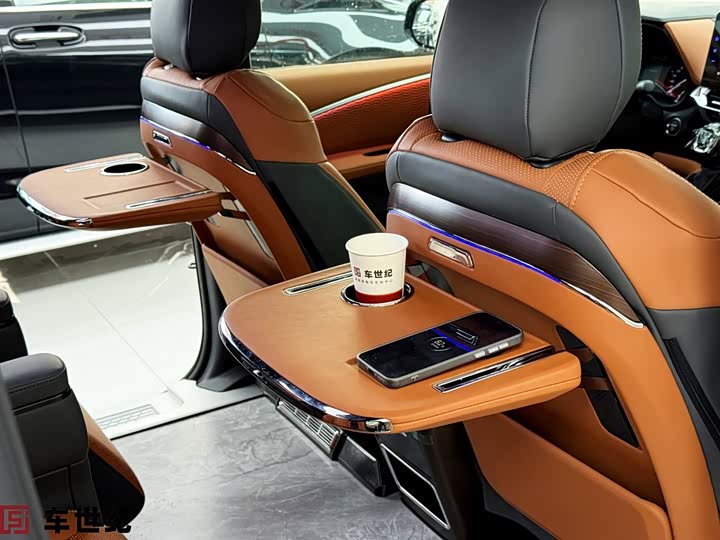 Toyota Granvia, 2025 — фото 8 из 12