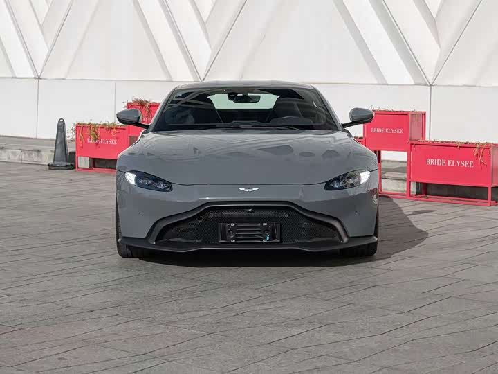 Aston Martin V8 Vantage, 2022 — фото 2 из 9