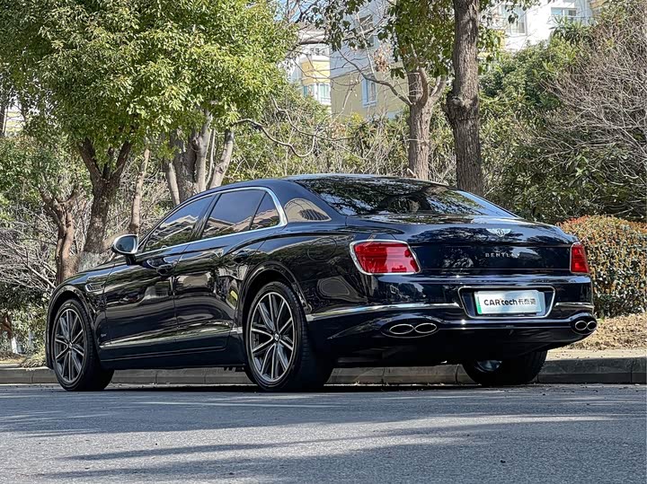Bentley Flying Spur Hybrid, 2022 — фото 6 из 9