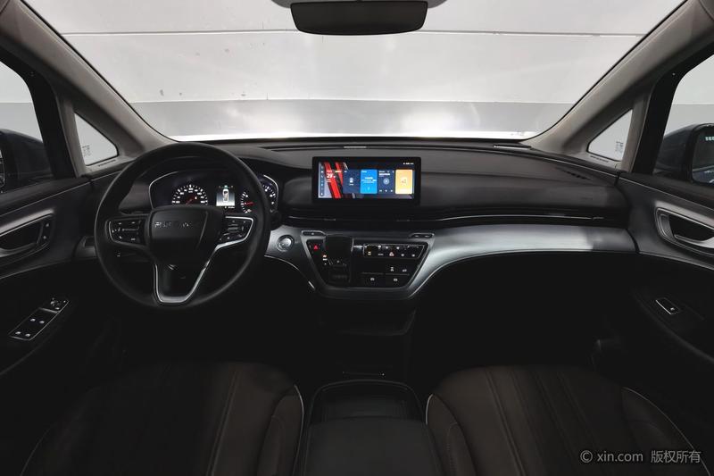 Roewe iMax 8, 2024 — фото 8 из 12