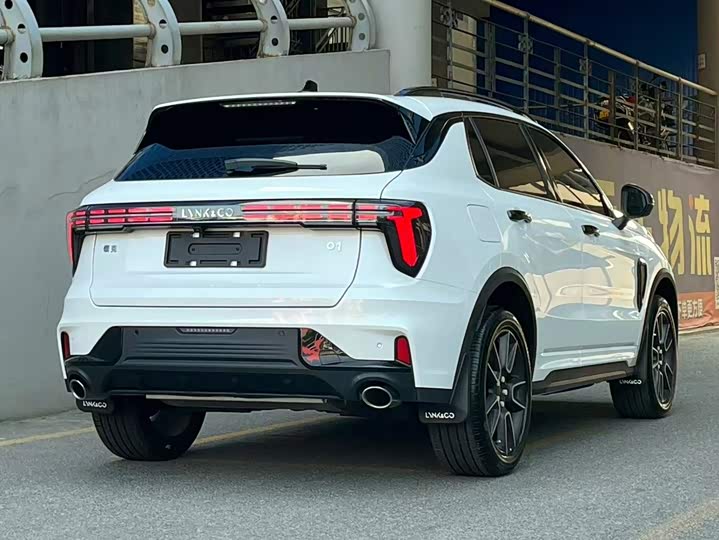 Lynk & Co 01, 2025 — фото 5 из 9