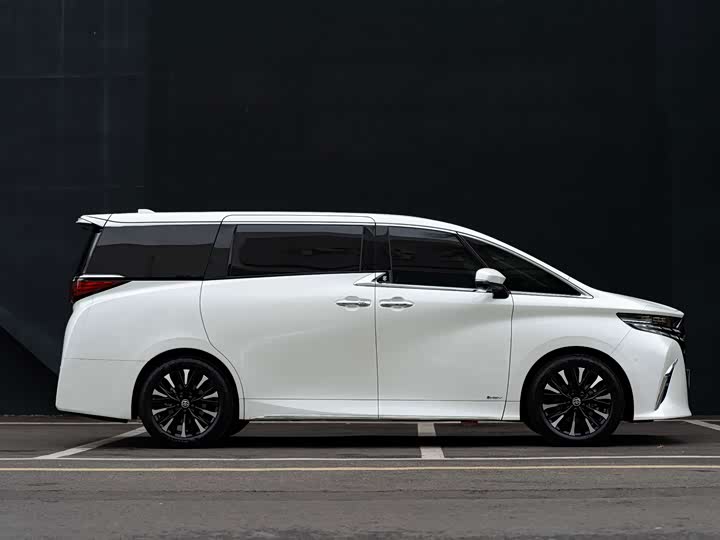 Toyota Alphard, 2024 — фото 4 из 9