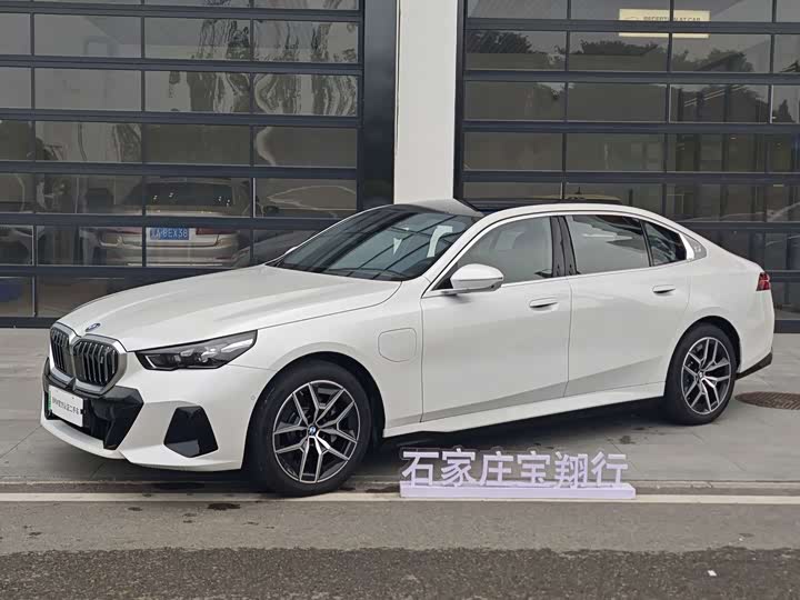 BMW i5, 2025 — фото 2 из 9
