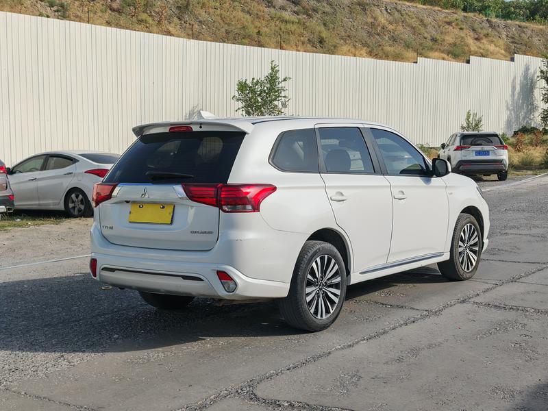 Mitsubishi Outlander, 2023 — фото 6 из 12