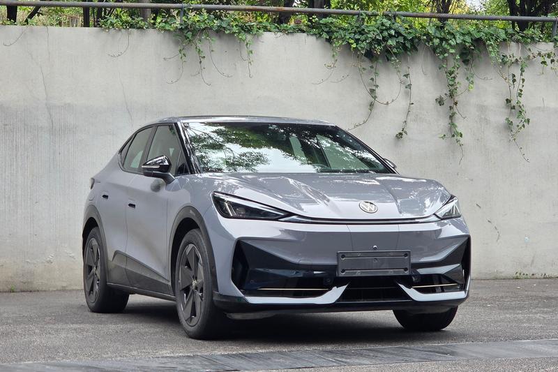 Volkswagen ID.Unyx 06, 2025 — фото 3 из 11