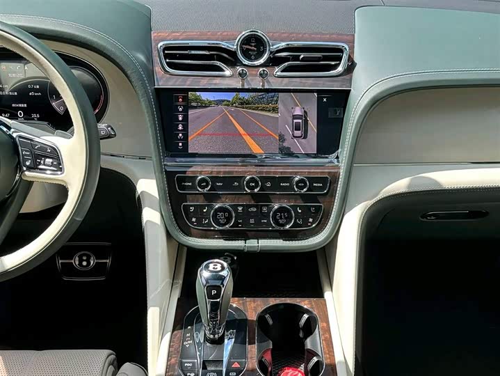 Bentley Bentayga, 2023 — фото 9 из 9