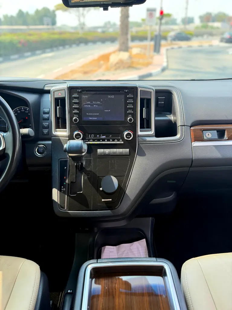 Toyota Granvia, 2023 — фото 10 из 10