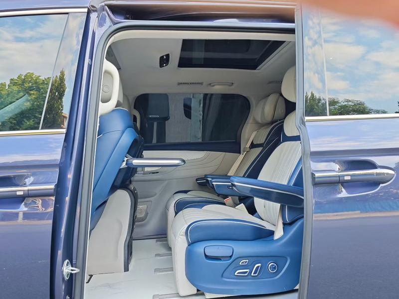 Roewe iMax 8, 2023 — фото 7 из 8
