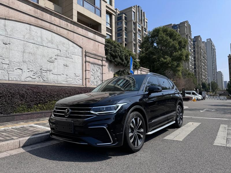 Volkswagen Tiguan L Pro, 2023 — купить в Санкт-Петербурге под ключ