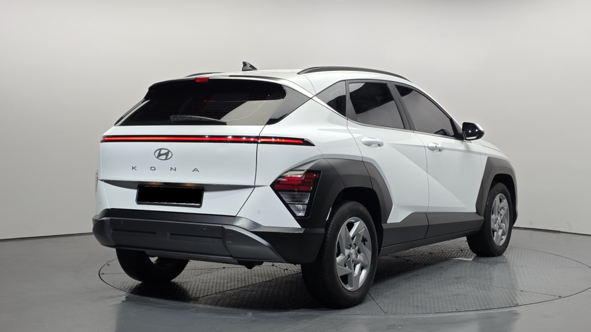 Hyundai Kona, 2023 — фото 2 из 12