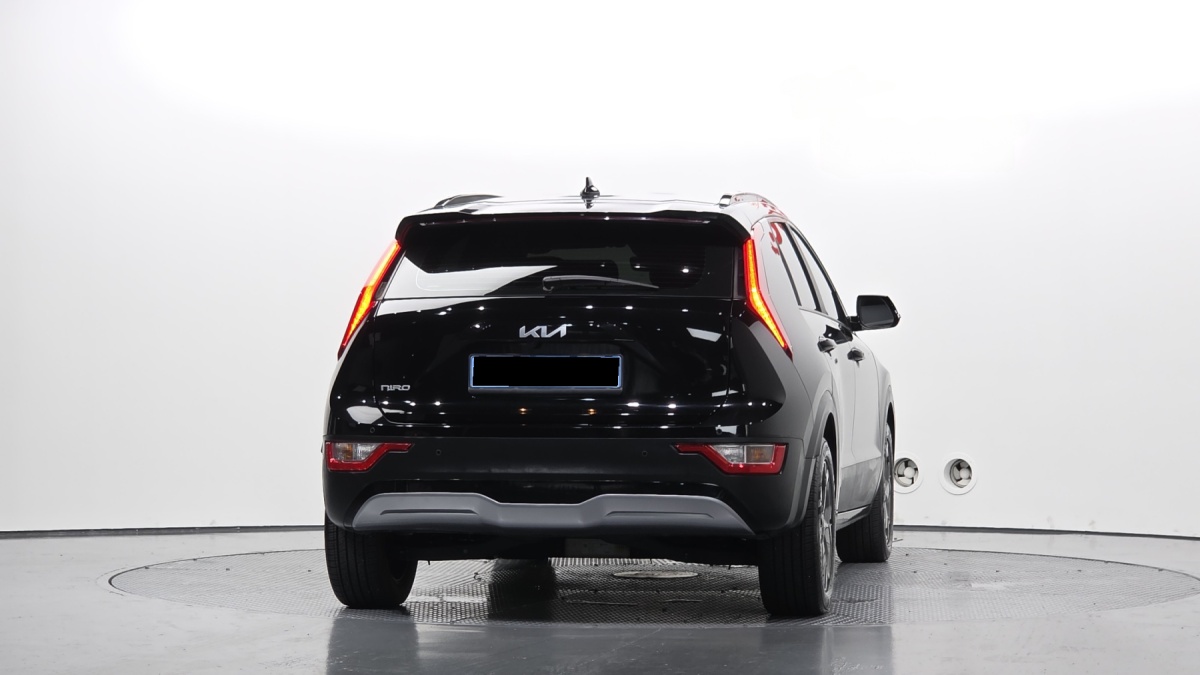 Kia Niro, 2023 — фото 4 из 12