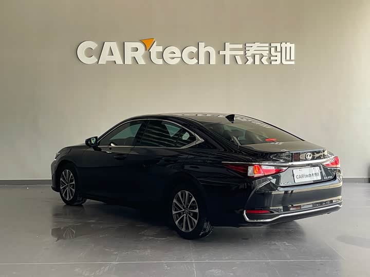 Lexus ES, 2023 — фото 6 из 9
