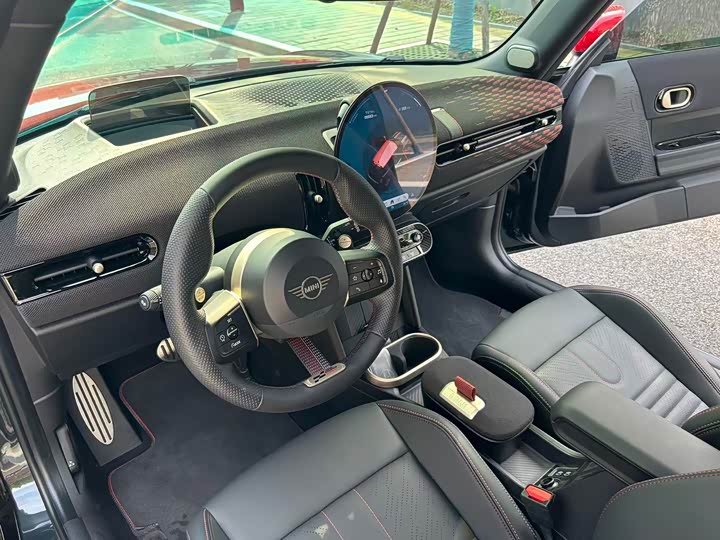 Mini Mini JCW, 2025 — фото 7 из 9