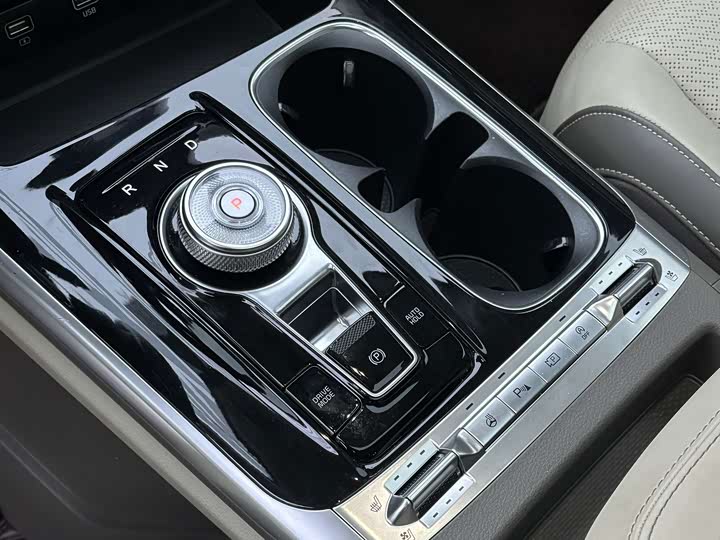 Kia Carnival, 2023 — фото 6 из 9