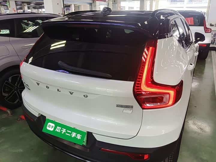 Volvo XC40 EV, 2023 — фото 6 из 9