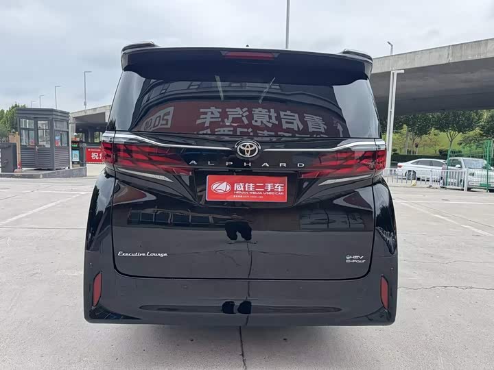 Toyota Alphard, 2024 — фото 7 из 9