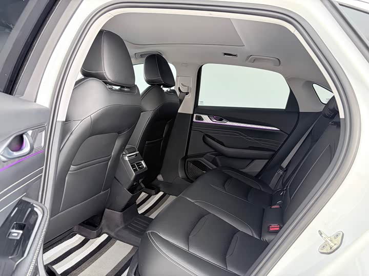 Geely Preface, 2022 — фото 7 из 9