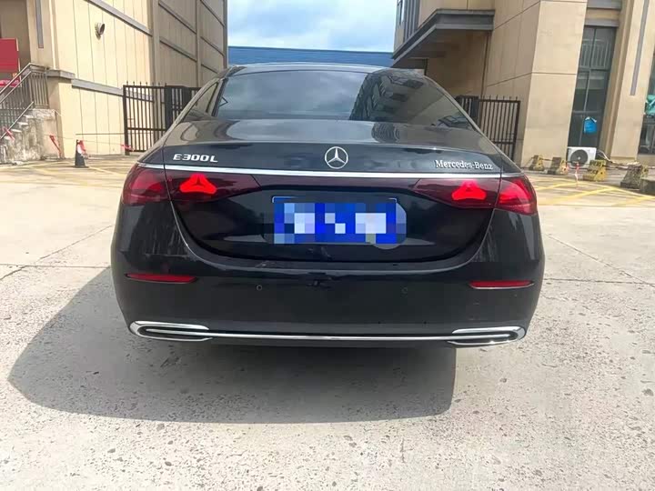 Mercedes-Benz E-Class, 2025 — фото 4 из 7