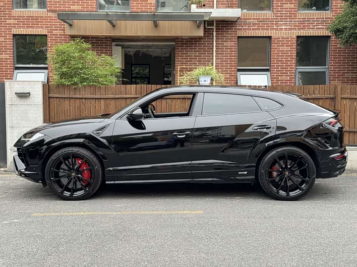 Lamborghini Urus, 2024 — фото 2 из 7