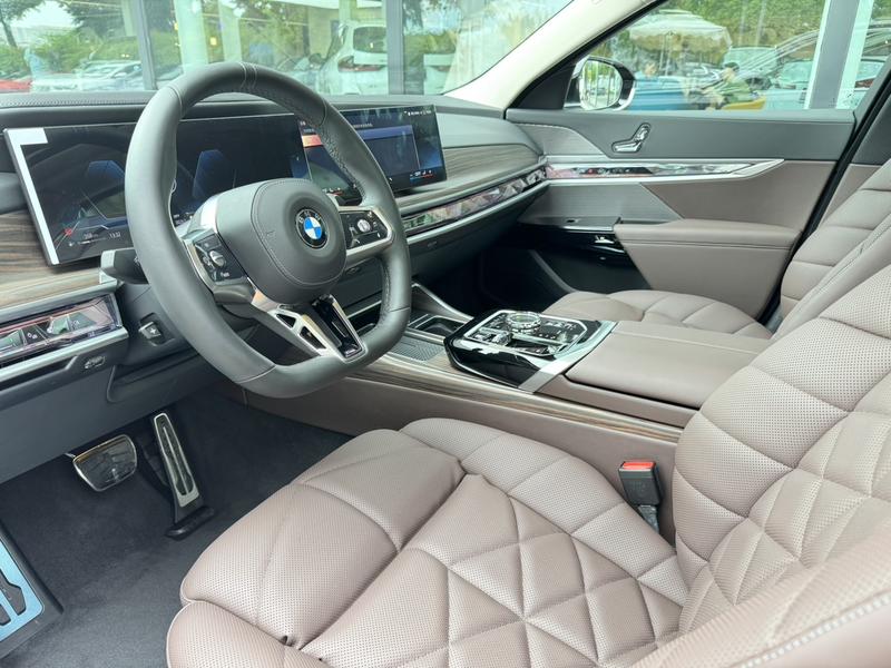 BMW 7 Series, 2025 — фото 11 из 12