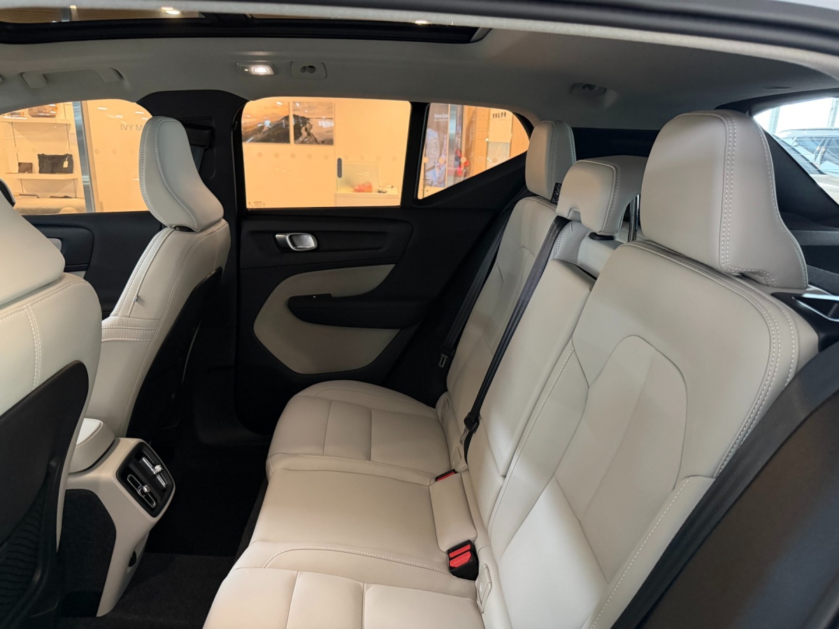Volvo XC40, 2026 — фото 10 из 12