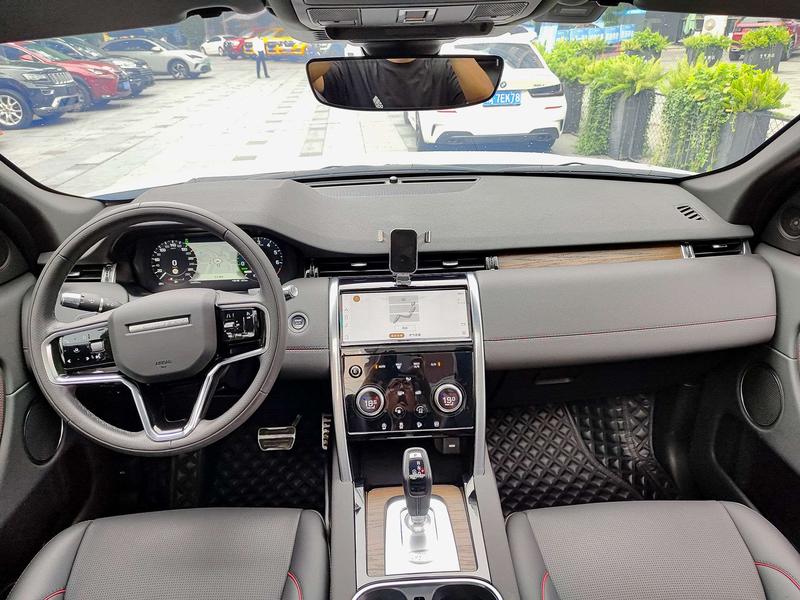 Land Rover Discovery Sport Hybrid, 2022 — фото 6 из 10