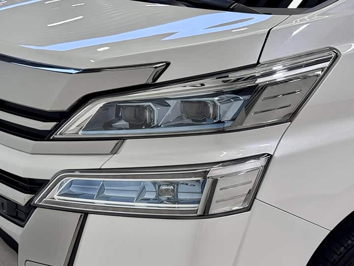 Toyota Vellfire, 2022 — фото 8 из 9