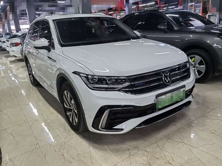 Volkswagen Tiguan L Hybrid, 2023 — фото 3 из 9