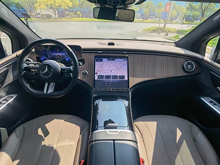 Mercedes-Benz EQE SUV, 2023 — фото 7 из 9