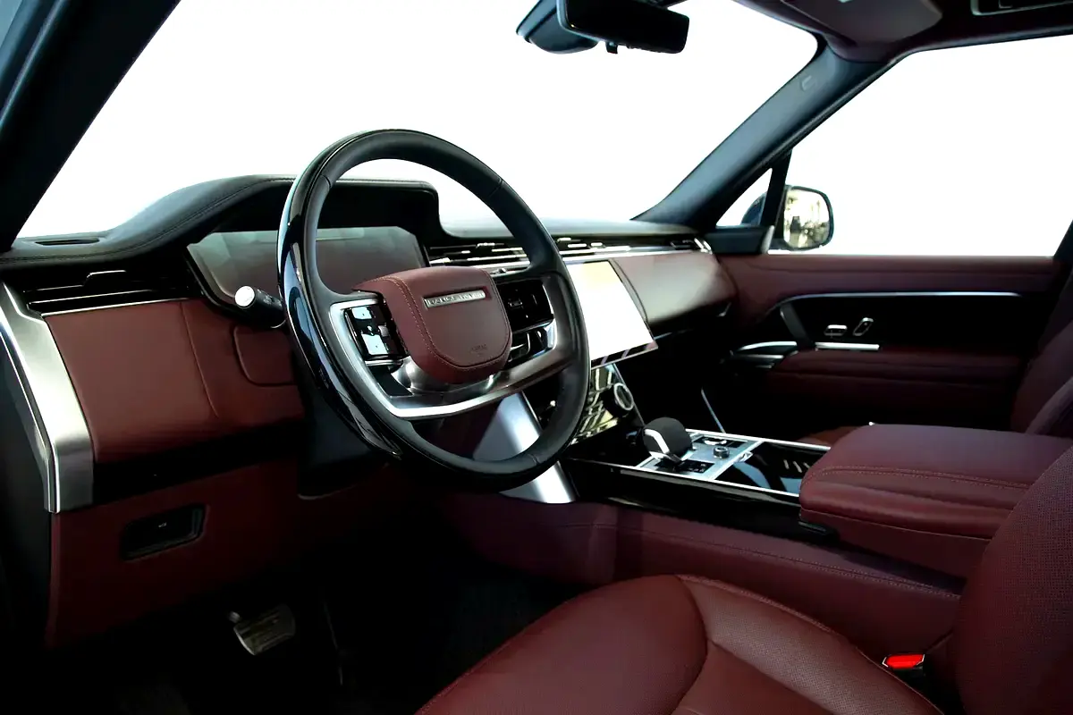 Land Rover Range Rover, 2023 — фото 2 из 10
