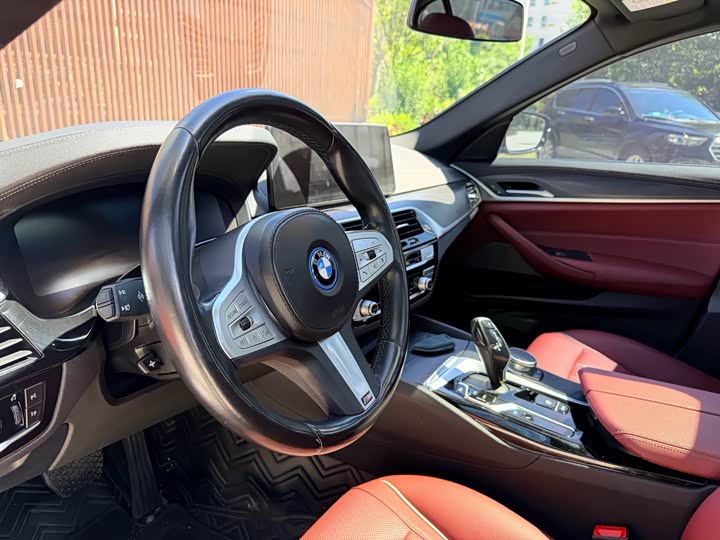 BMW 5 Series Hybrid, 2023 — фото 8 из 9