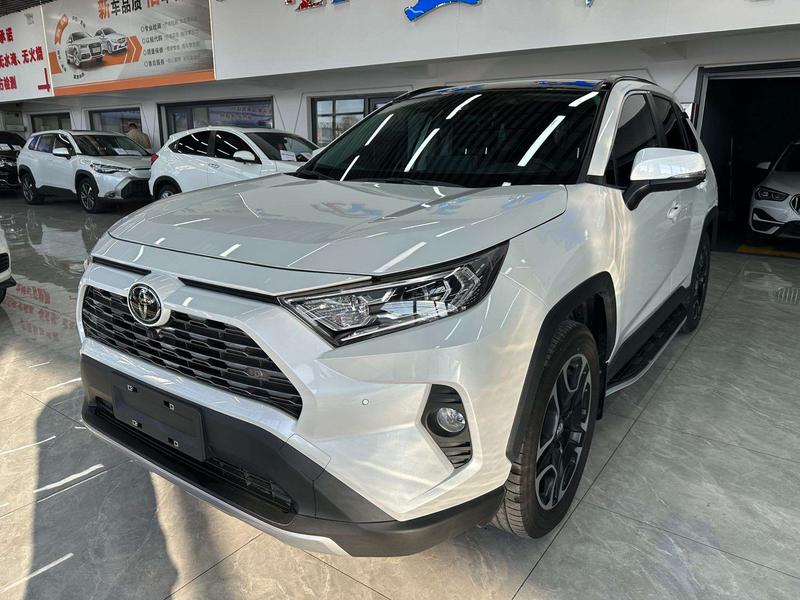 Toyota RAV4, 2022 — купить в Курске под ключ