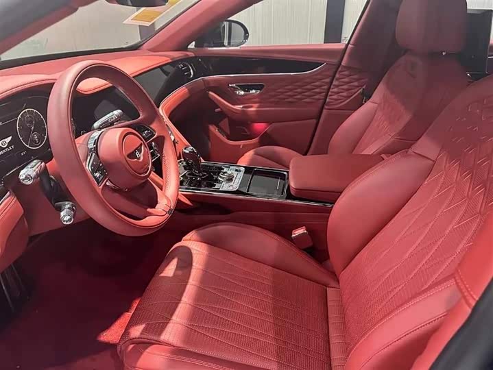 Bentley Flying Spur, 2024 — фото 3 из 3